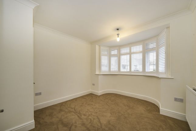 4, Eccleston Close, Orpington photo 4