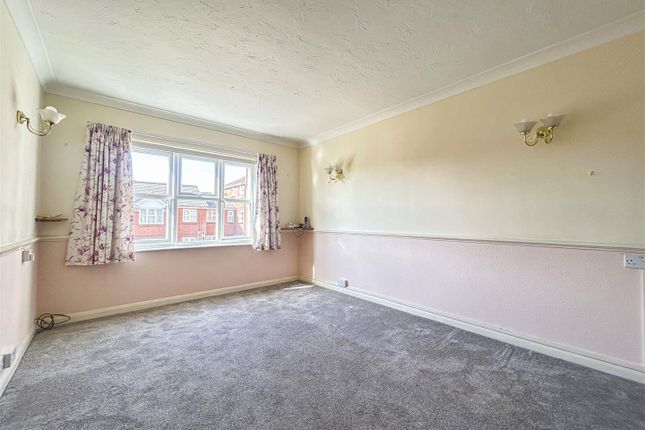 Flat 26, Jenner Court, Weymouth photo 2