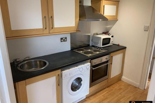 Flat 9, 148 Woodsley Road, Leeds photo 2