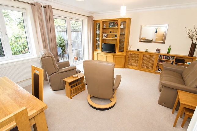 11, Rowan Close, Banstead photo 3