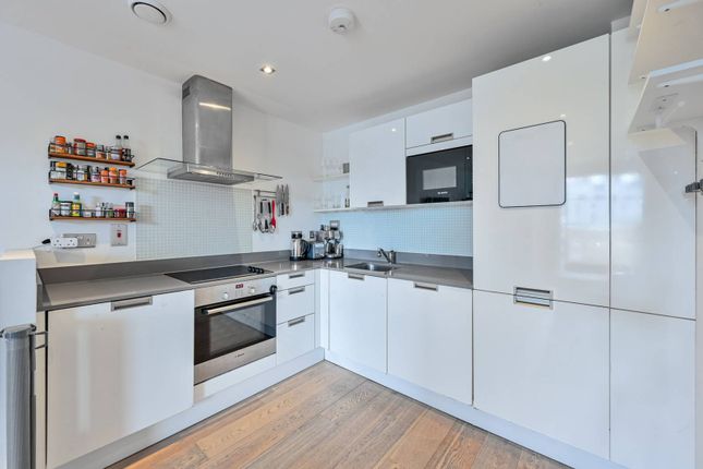 Flat for sale in Theatro Tower, Greenwich, London