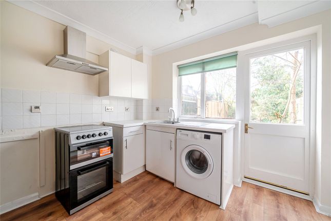 105, Sunbury Lane, Walton-On-Thames photo 3