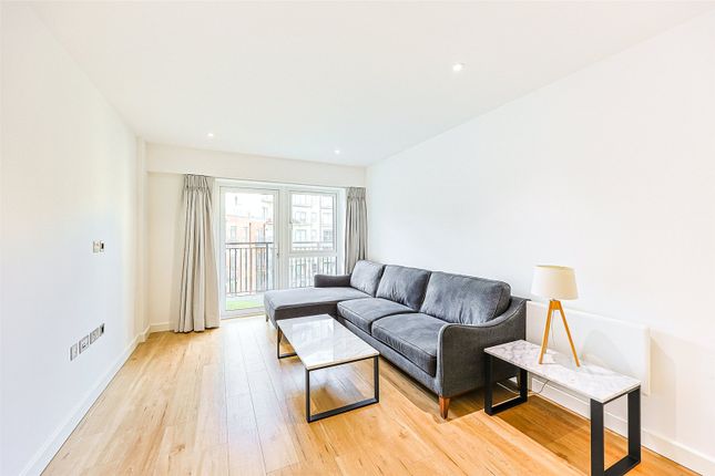 Flat 31, Cornelia House, 3, Caversham Road, Colindale photo 4