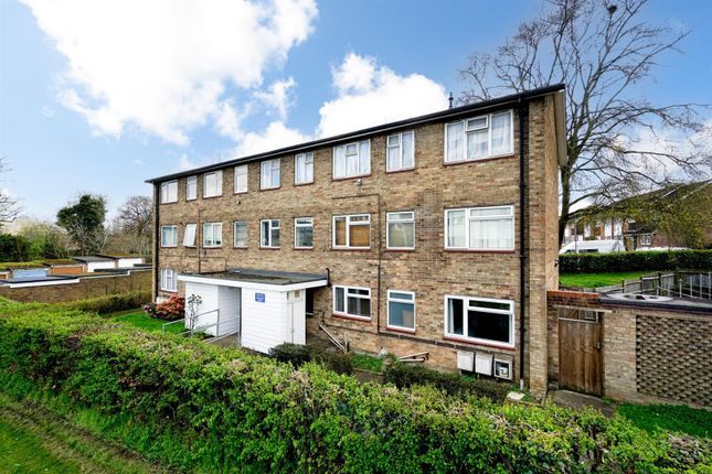 Thumbnail Flat for sale in Highland Drive, Leverstock Green, Hertfordshire