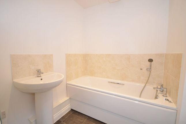 35 Scarlett Avenue, Aylesbury photo 2