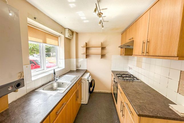 8, Pine Walk, Corby photo 3