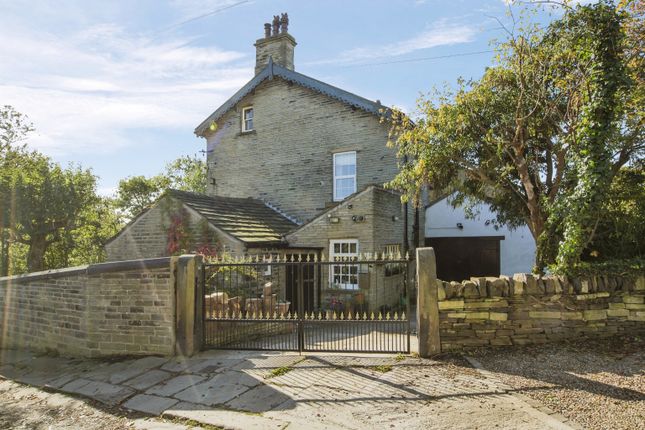 Detached house for sale in Clifton Common, Brighouse, West Yorkshire