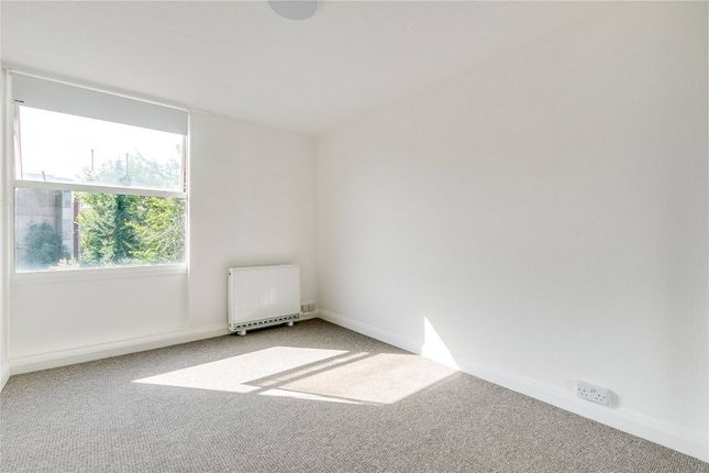 Thumbnail Flat to rent in Meyrick Road, Clapham Junction