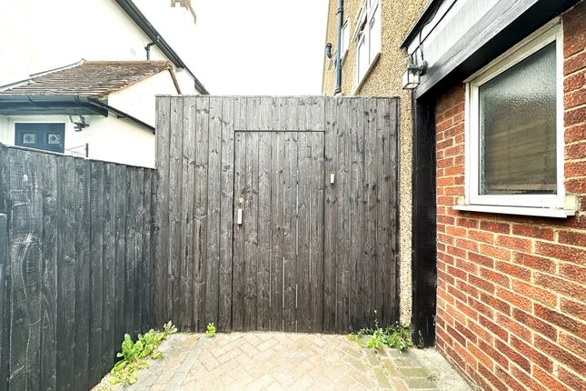 161 Southend Arterial Road, Hornchurch photo 2