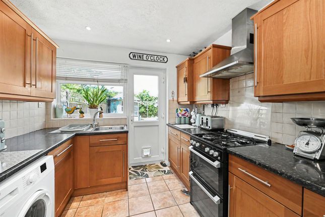 14, Verney Close, Tring photo 4