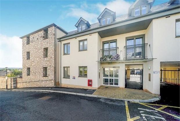 Flat for sale in East Street, Newton Abbot, Devon.