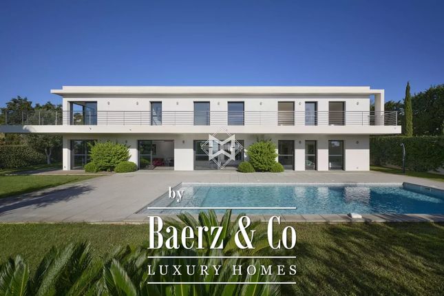 Villa for sale in Les Issambres, 83380 Roquebrune-Sur-Argens, France