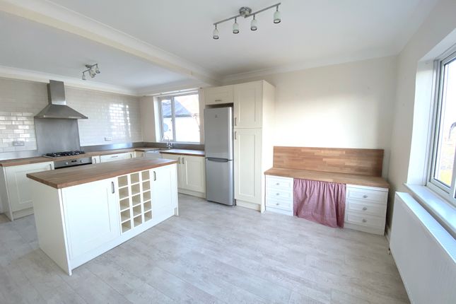 2 bed maisonette to rent in The Elms, Finchley N12