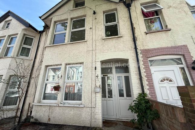 2-bed maisonette on 176a, Brightwell Avenue, Westcliff On Sea, £225,000