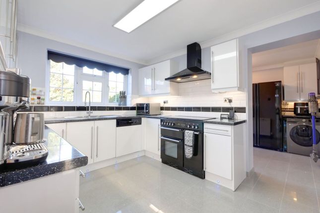 Ashdown House, Vines Cross Road, Heathfield photo 3