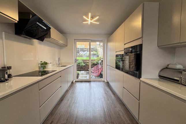 3, Rookery Close, Stalybridge photo 2