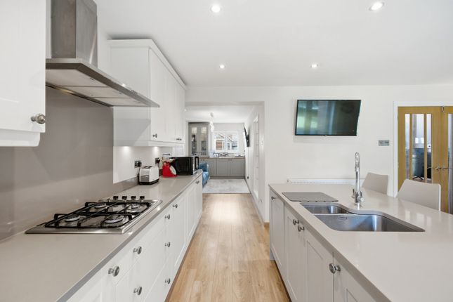 7, Holcombe Close, Greater Manchester photo 4