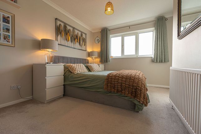 60 Waltwood Park Drive, Newport photo 3