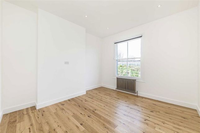 Top Floor Flat, 64, Avignon Road, London photo 3