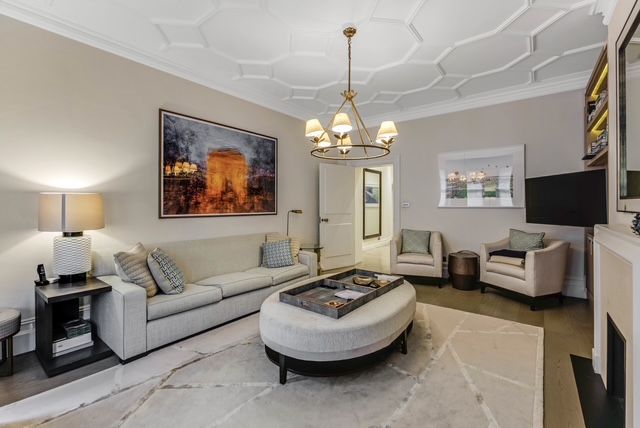 152, Oakwood Court, London photo 3
