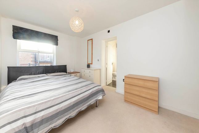 105 Gilson Place, Coppetts Road, London photo 5