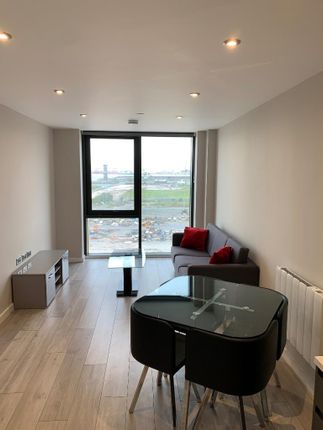 Flat to rent in Jesse Hartley Way, Liverpool