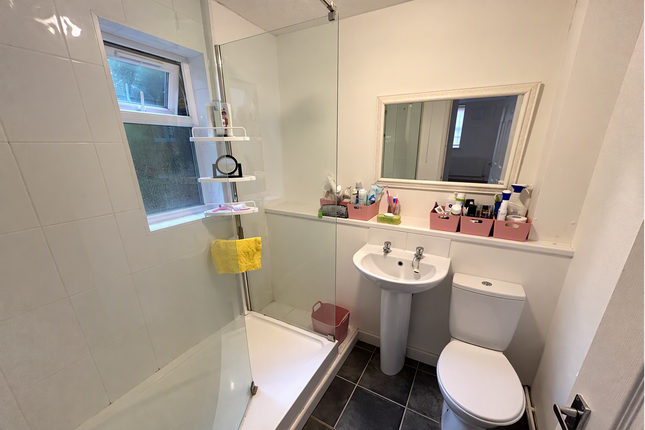 80, Milton Keynes photo 5