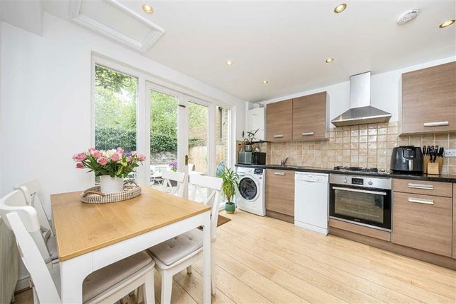 62B, Pulross Road, London photo 2