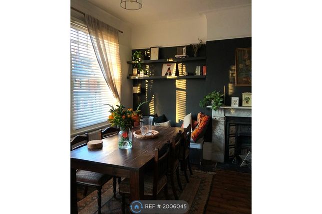 Thumbnail Flat to rent in Veronica Road, London