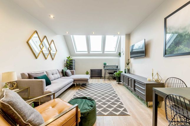 Thumbnail Flat for sale in Dunstable Road, Richmond