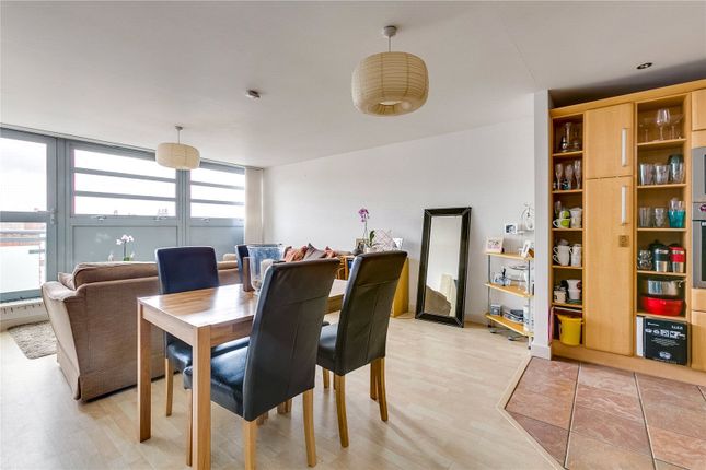 Flat for sale in Balham Hill, Clapham South, London
