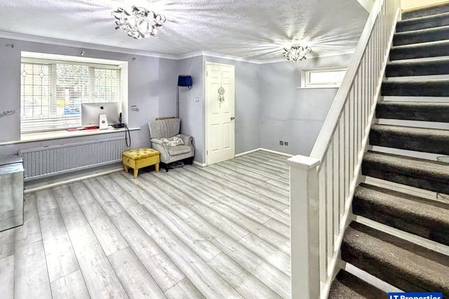 11 Linacres, Luton photo 3