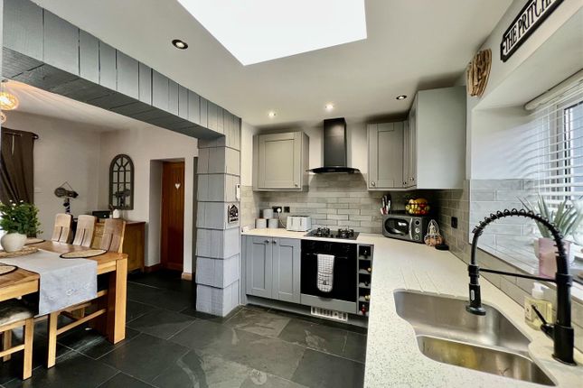 85, Cwmfferws Road, Ammanford photo 3