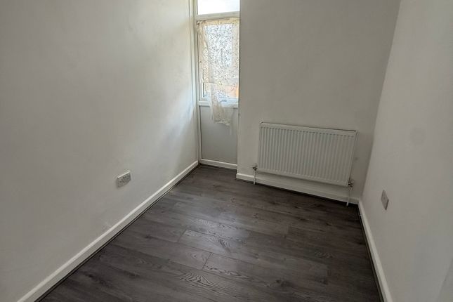 2, Rossefield Road, Bradford photo 4