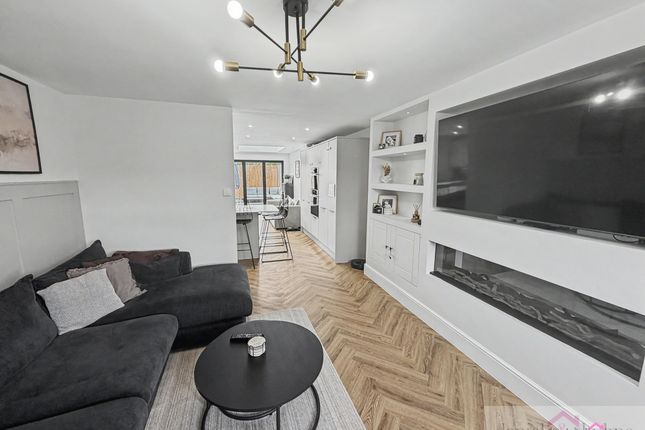 22 The Willows, Leek photo 3