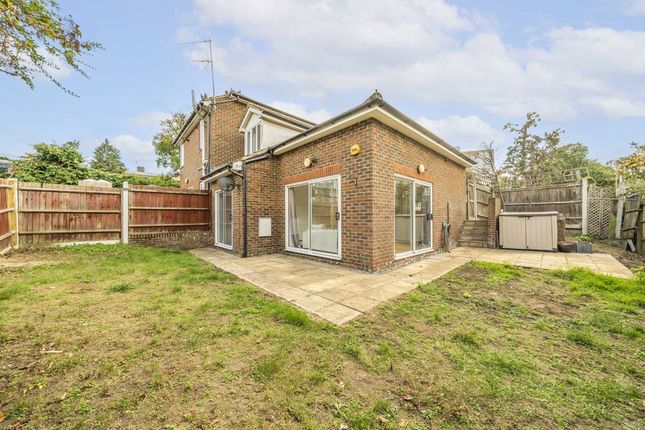 10, Sandringham Close, London photo 4