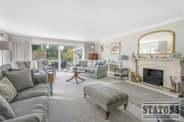30, Mymms Drive, Brookmans Park photo 2