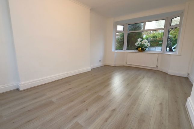 4, Craig Avenue, Bury photo 3
