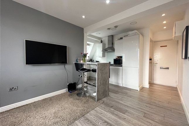 Thumbnail Flat for sale in Amberley Place, Windsor, Berkshire