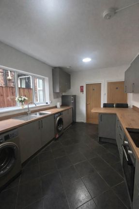 Room 5, Grange Avenue, Warrington photo 5