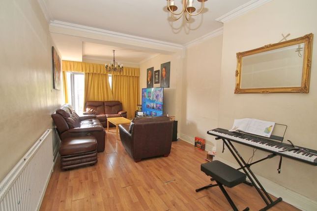 54, Churchill Avenue, Harrow photo 3