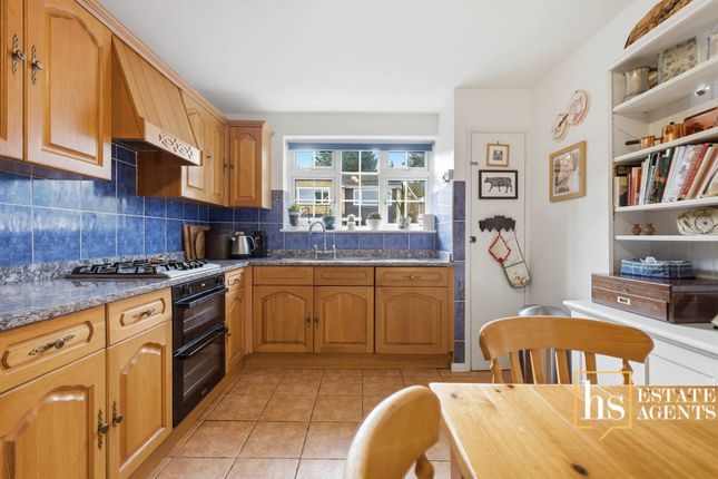 12, Cornsland, Brentwood photo 3