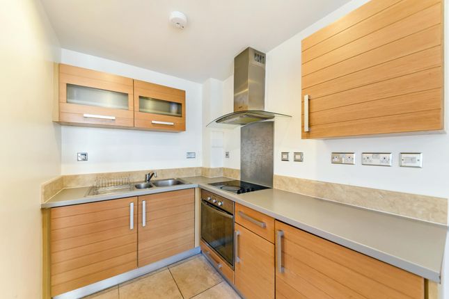 Thumbnail Flat to rent in City Tower, 3 Limeharbour, Canary Wharf, London