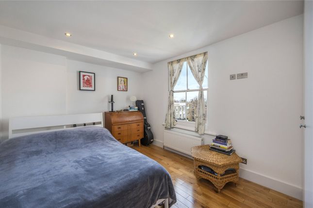 Flat for sale in Sutherland Avenue, London