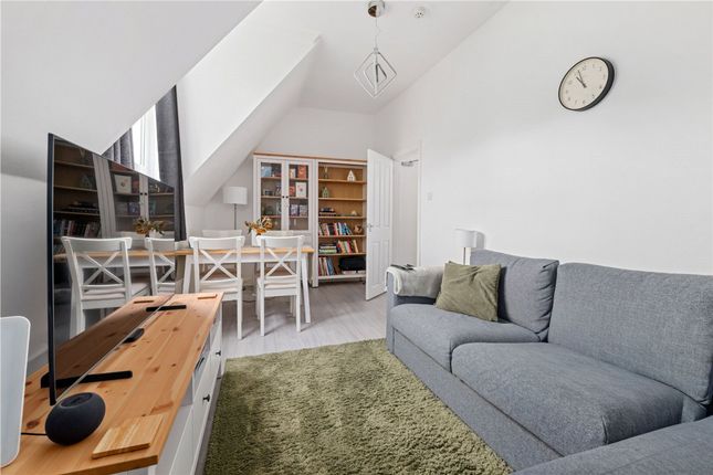 4 Knighton Park Road, Leicester photo 4