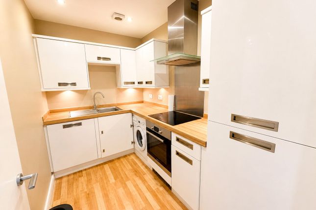 Flat 52, Kingswood Court,, Hither Green Lane, London photo 3
