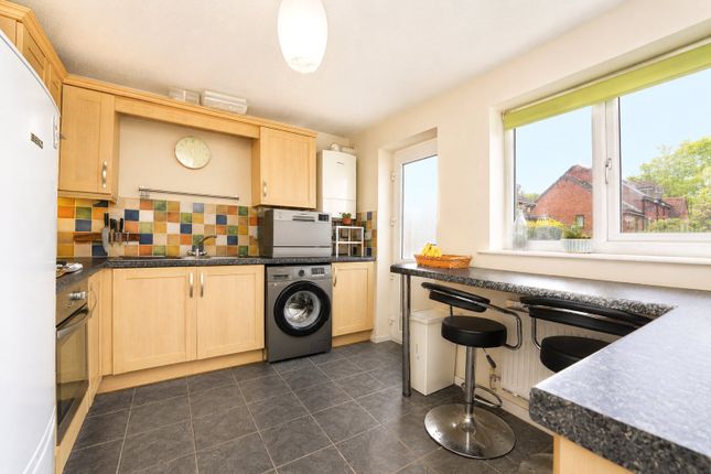 15, Debdale Avenue, Worcester photo 2