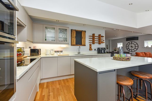 Beech House, Upper Crabbick Lane, Waterlooville photo 2