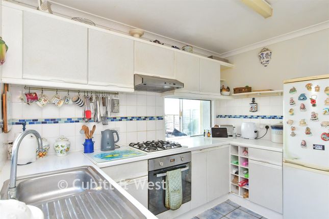 9, Warren Close, Brighton photo 4