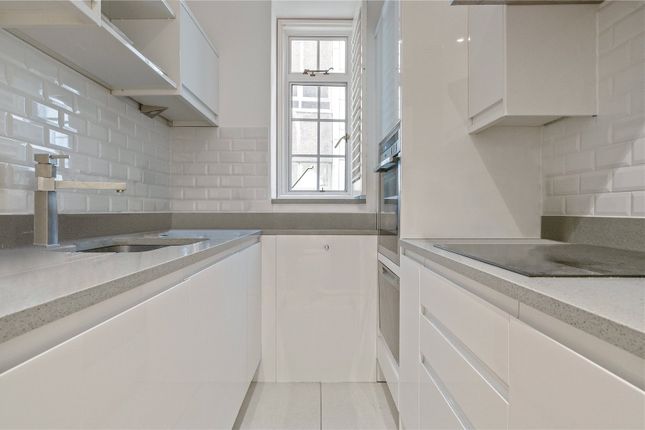 Flat 10, Queen Court,, Queen Square, London photo 3